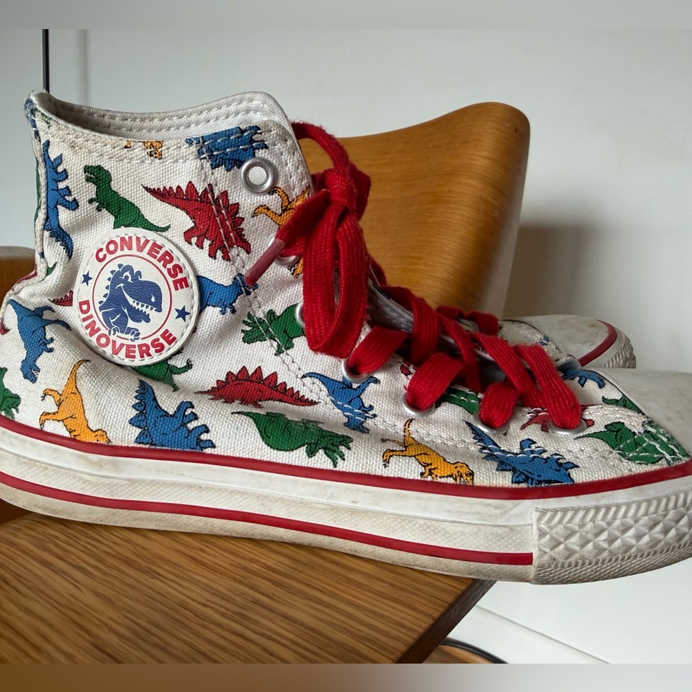 Converse All Star Chuck Taylor Junior Boys
Multicolor Sneakers 3 Hi Top Dinosaur